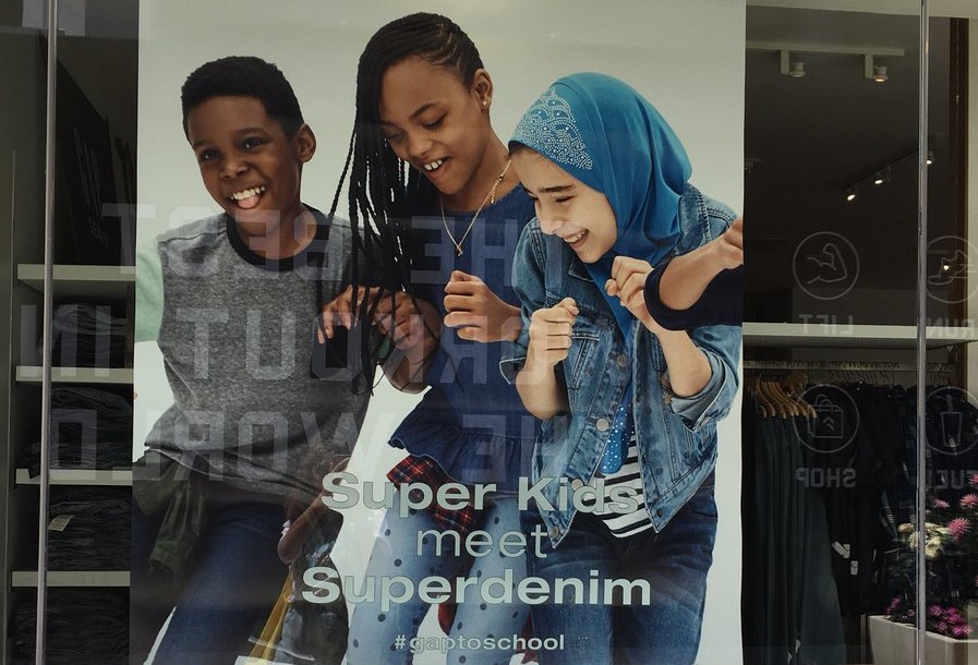 Moslims in reclame. Franse parlementariërs protesteren tegen Gap Kids, Nederlandse islamhaters tegen Plus.